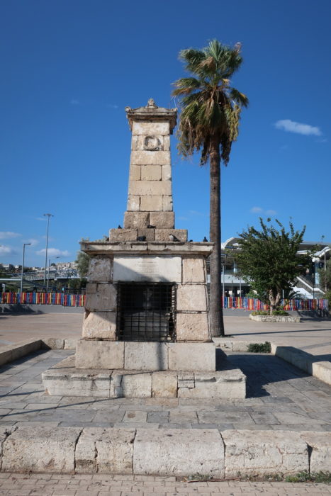 Памятник Георгиосу Караискакису