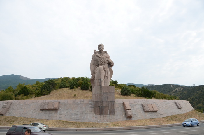 Новороссийск. Памятник морякам революции.
