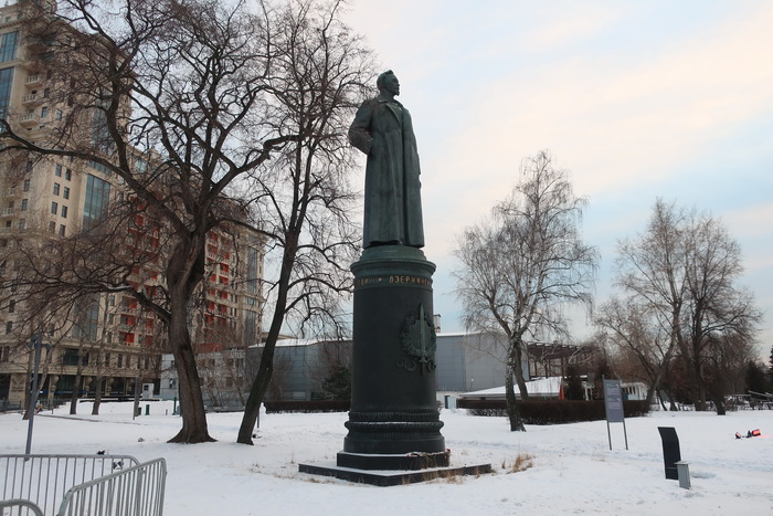 Памятник Феликсу Дзержинскому в парке Музеон